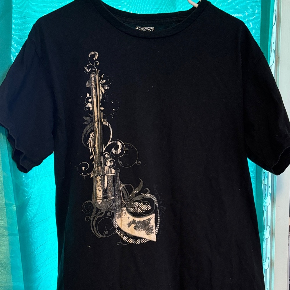 Black t-shirt with gun design